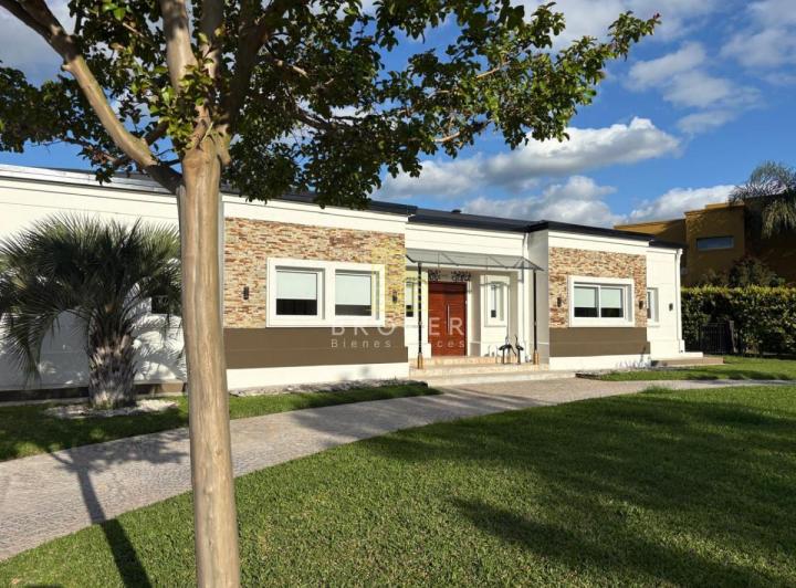 Casa · 250m² · 5 Ambientes · 1 Cochera