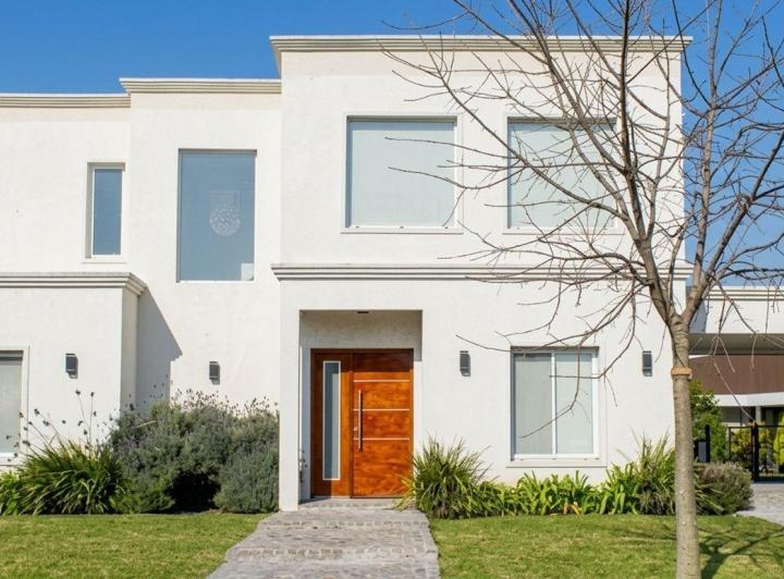 Casa · 217m² · 5 Ambientes · 2 Cocheras