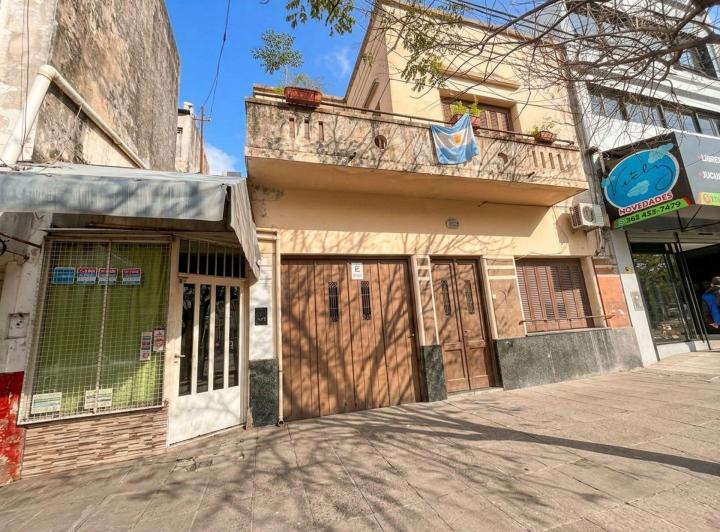 Casa · 210m² · 5 Ambientes · 1 Cochera