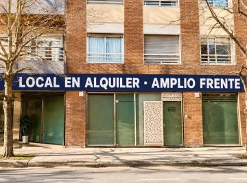 Local comercial · 63m² · 1 Ambiente · Local en Alquiler en Puerto Madero con Amplio Frente Vidriado