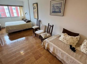 Monoambiente luminoso con cama de 2 plazas · Estratégica Ubicación Centro - Playa Pinamar, Luz y Sol