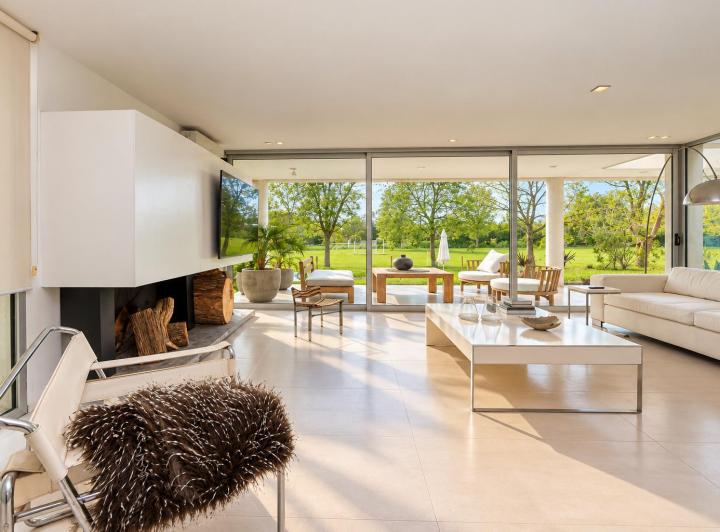 Casa · 390m² · 6 Ambientes · 3 Cocheras