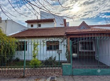 PH · 99m² · 5 Ambientes · 1 Cochera · En Venta | PH Apto Crédito de 3 Dorm. con Quincho y Patio | B° Villa Farrel | Neuquén Capital