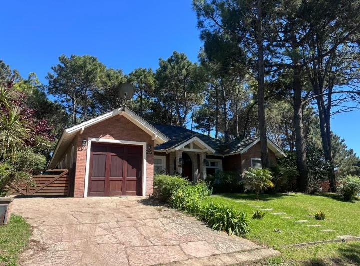 Casa · 179m² · 6 Ambientes · 1 Cochera
