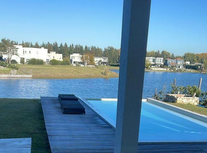 Casa · 305m² · 5 Ambientes · 2 Cocheras