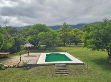 Casa · 240m² · 8 Ambientes · 2 Cocheras · Casa Tipo Estancia con Cabaña con Excelente Renta en Nono