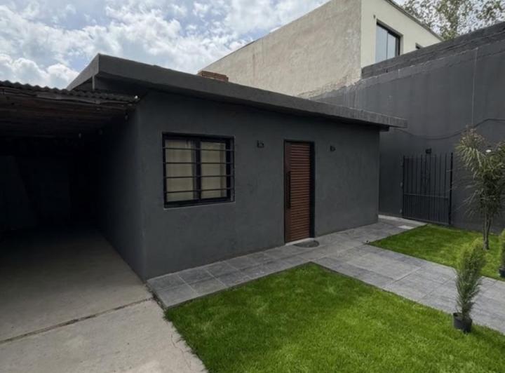 Casa · 140m² · 4 Ambientes · 2 Cocheras