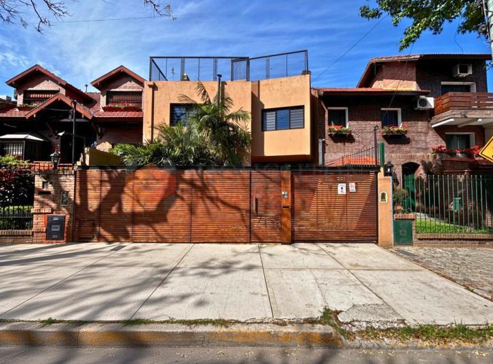 Casa · 378m² · 6 Ambientes · 1 Cochera