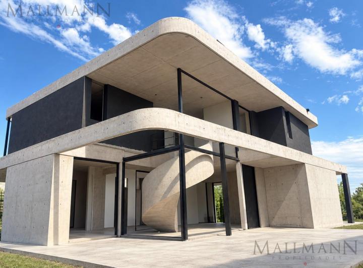 Casa · 263m² · 7 Ambientes · 4 Cocheras