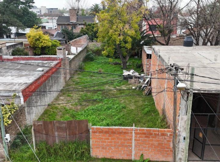 Terreno · 310m² · 1 Cochera