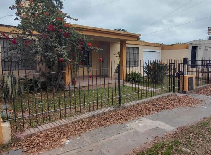 Casa · 230m² · 6 Ambientes · 1 Cochera