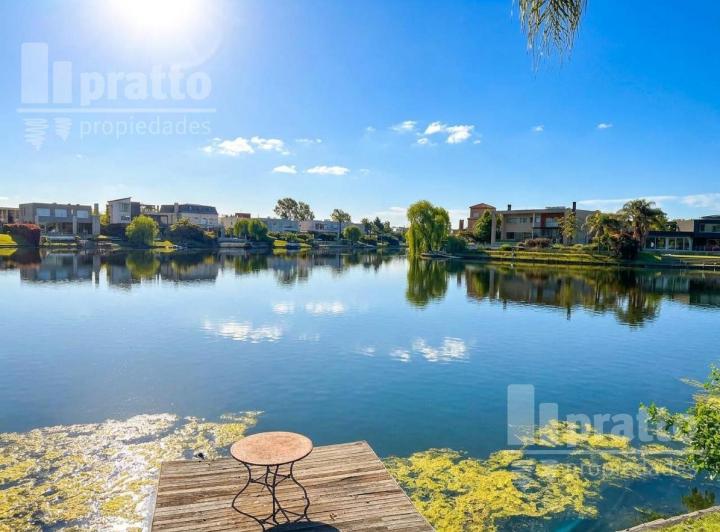 Casa · 310m² · 6 Ambientes · 3 Cocheras