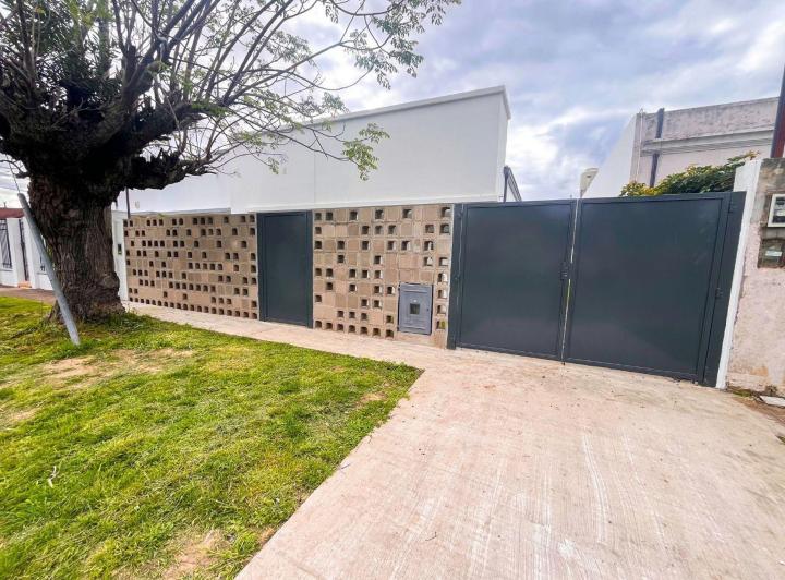 Casa · 85m² · 4 Ambientes · 2 Cocheras