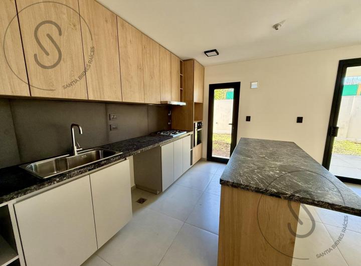Casa · 128m² · 5 Ambientes · 2 Cocheras
