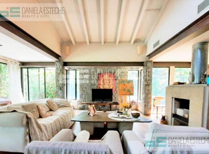 Casa · 300m² · 6 Ambientes · 2 Cocheras