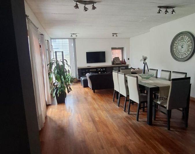 Casa · 350m² · 8 Ambientes · 4 Cocheras