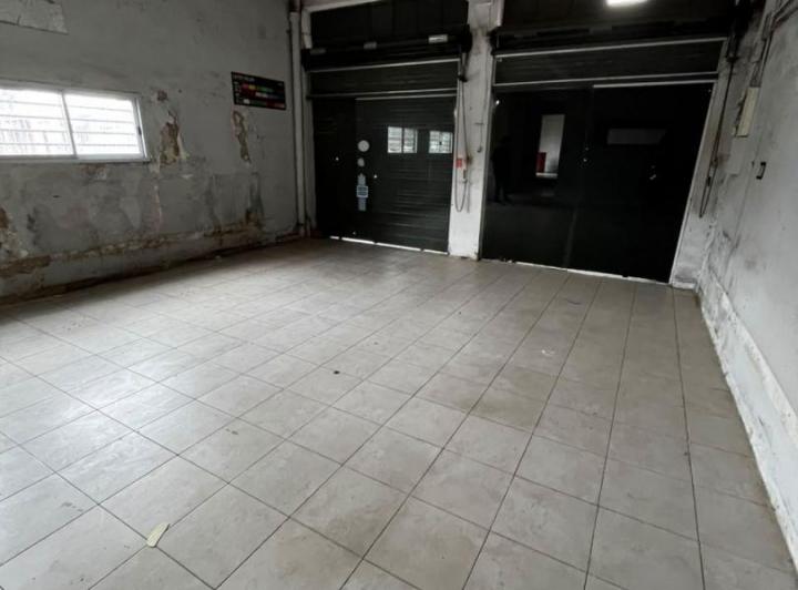 Local comercial · 83m²