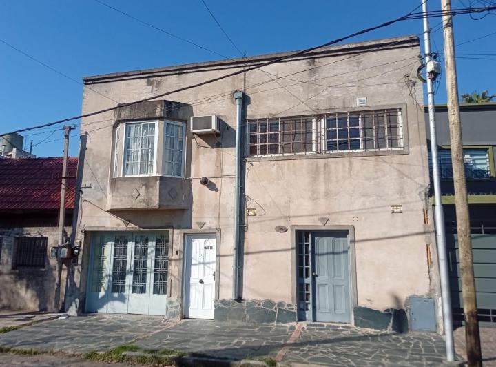 Casa · 180m² · 6 Ambientes · 1 Cochera