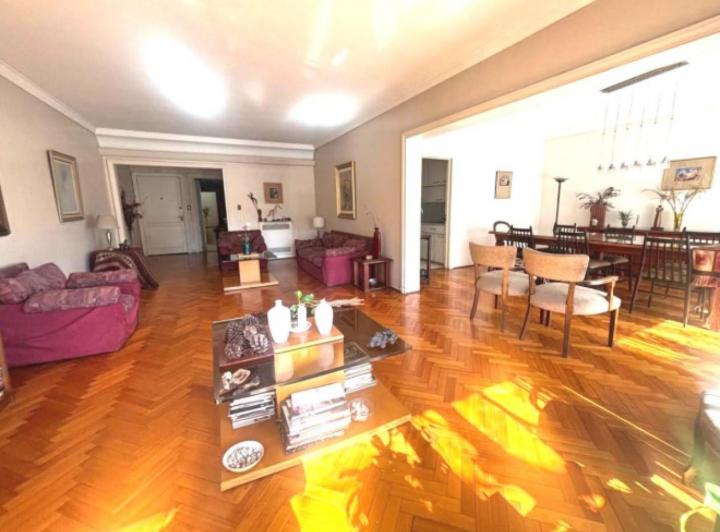 Departamento · 246m² · 6 Ambientes · 1 Cochera