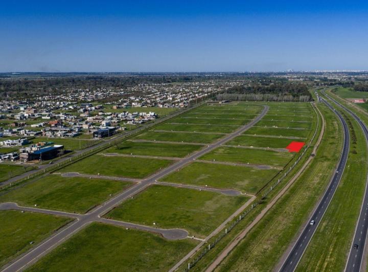 Terreno · 803m²
