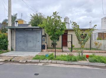 Casa · 79m² · 4 Ambientes · 1 Cochera · Venta Casa 2 Dorm., Cochera, Ampliacion Poeta Lugones, Córdoba
