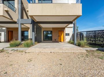 PH · 120m² · 4 Ambientes · 1 Cochera · Duplex en Venta 4 Ambientes a Estrenar en Latina Córner | Ezeiza