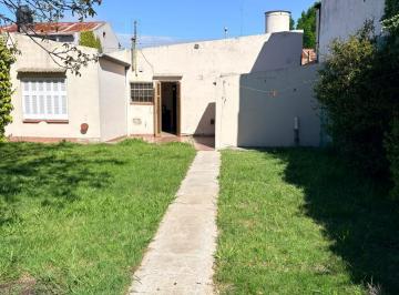 Casa · 120m² · 4 Ambientes · 1 Cochera · Casa 4 Amb Jardín y Cochera