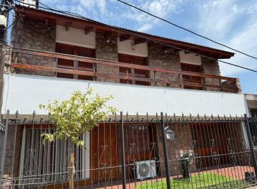 Casa · 245m² · 9 Ambientes · 1 Cochera · Venta Casa 3 Dorm. B° Maipú 1ª Sección