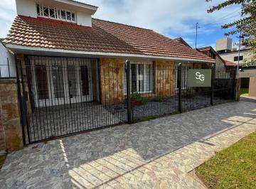 Casa · 240m² · 5 Ambientes · 1 Cochera · Casa de 5 Ambientes con Quincho y Parrilla a La Venta en Parque Luro, Mar del Plata