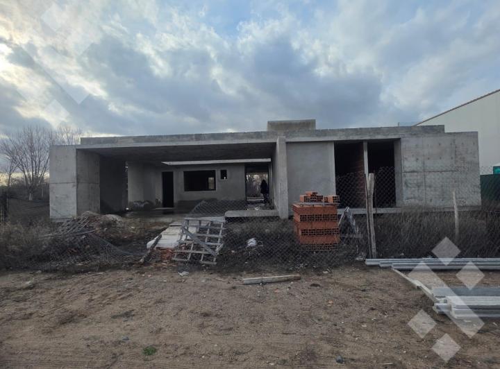 Casa · 179m² · 3 Dormitorios · 1 Cochera