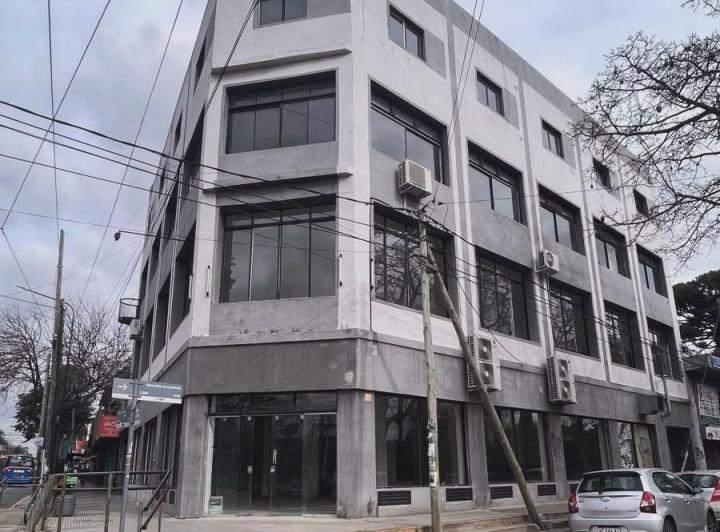 Local comercial · 210m² · 1 Ambiente