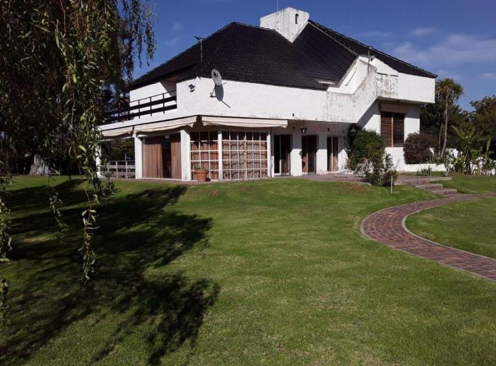 Casa · 360m² · 5 Ambientes · 1 Cochera