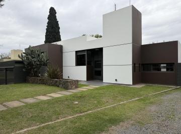 Casa · 1350m² · 8 Ambientes · 2 Cocheras · Casa en Fincas del Sur 2