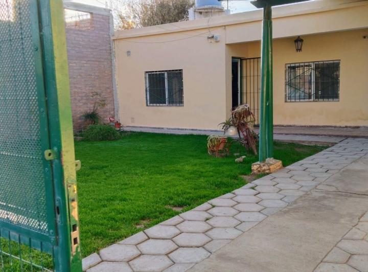 Casa · 100m² · 5 Ambientes · 2 Cocheras