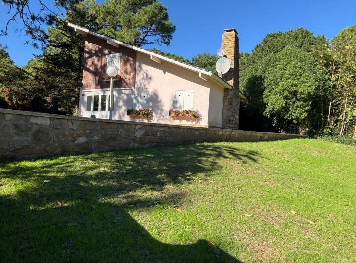 Casa · 130m² · 3 Ambientes · 1 Cochera