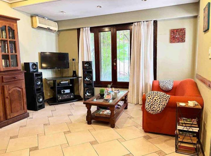 Casa · 280m² · 4 Ambientes · 1 Cochera