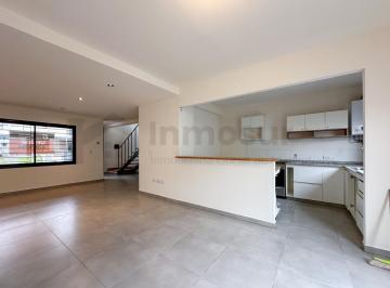 Casa · 126m² · 3 Dormitorios · Oportunidad Duplex en Venta 3 Dorm en Miradores de Manantiales I