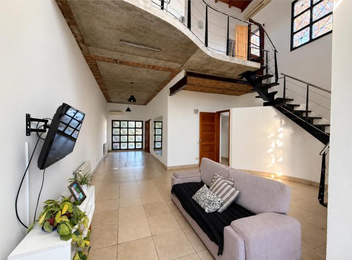 Casa · 200m² · 5 Ambientes · 1 Cochera