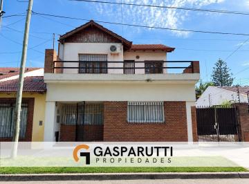 Casa · 180m² · 5 Ambientes · 3 Cocheras · Casa en Venta en Villa Ballester. 4 Dorm. Apto Credito