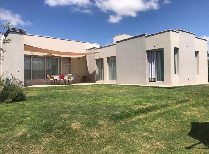 Casa · 189m² · 3 Dormitorios · 2 Cocheras