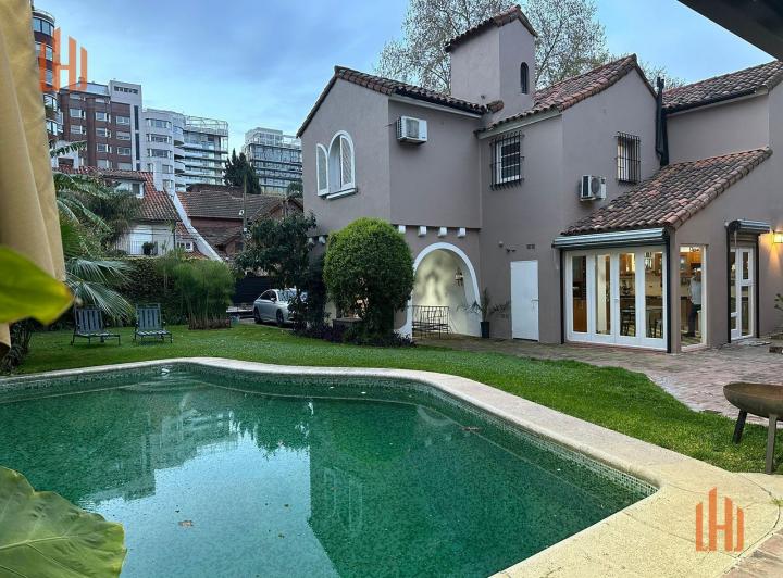 Casa · 400m² · 5 Ambientes · 3 Cocheras