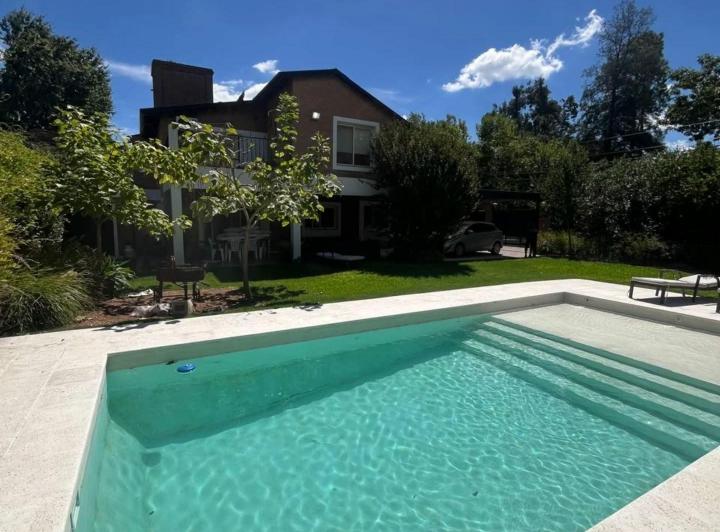 Casa · 318m² · 4 Ambientes · 2 Cocheras