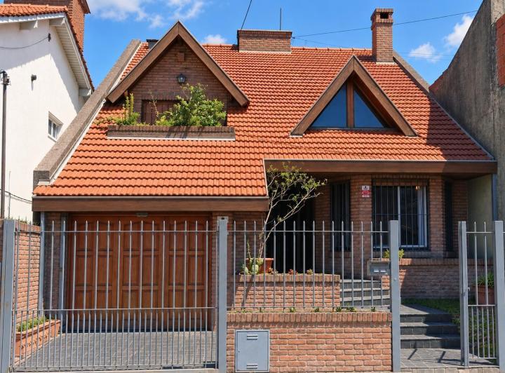 Casa · 224m² · 4 Ambientes · 2 Cocheras