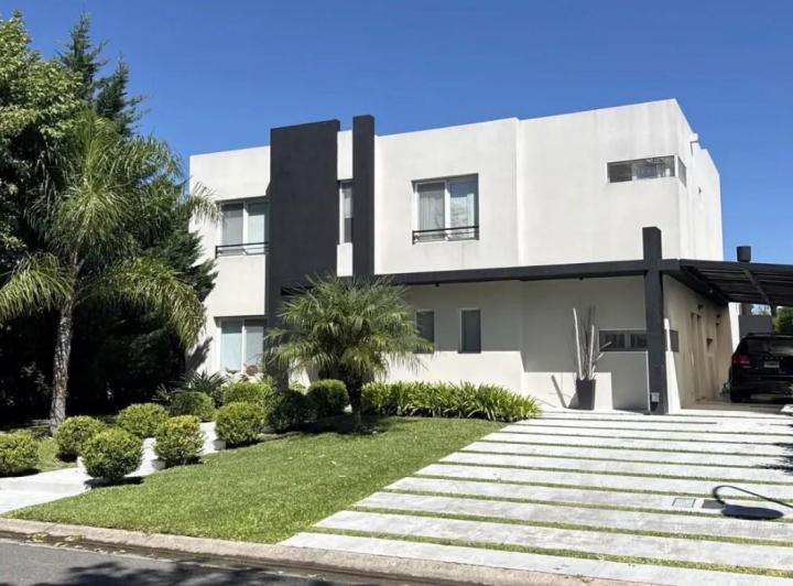 Casa · 252m² · 6 Ambientes