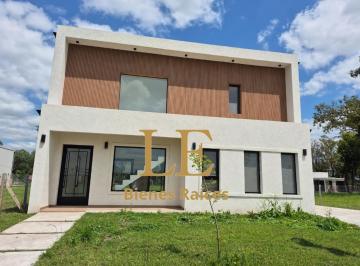Casa · 170m² · 4 Ambientes · 3 Cocheras · Venta Casa Pilar del Este, Santa Sofía. Pilar.