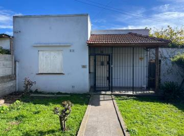 Casa · 80m² · 3 Ambientes · 1 Cochera · Casa en Venta - 3 Ambientes - Apto Credito