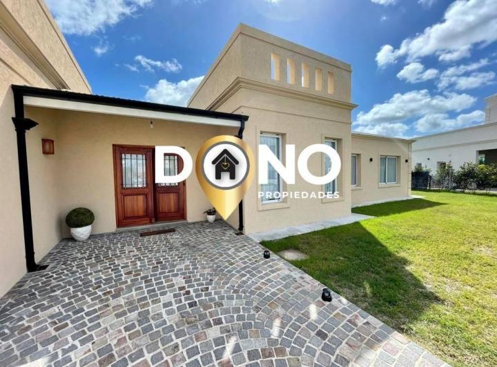 Casa · 300m² · 4 Ambientes · 2 Cocheras