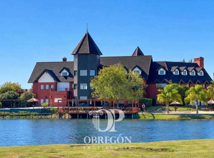 Terreno · 892m²