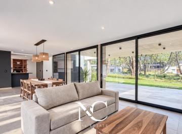 Casa · 276m² · 5 Ambientes · 1 Cochera · Casa en Venta en Barrio Pioneros Pinamar 4 Dorm. Cochera Gas Natural