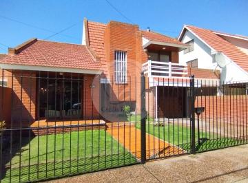 Casa · 180m² · 5 Ambientes · 1 Cochera · Alquiler 24 Meses | Chalet 4 Dorm. con Quincho y Garage | Punta Mogotes